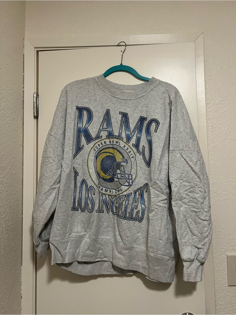 Abercrombie & Fitch Gray Los Angeles Rams Graphic Crewneck